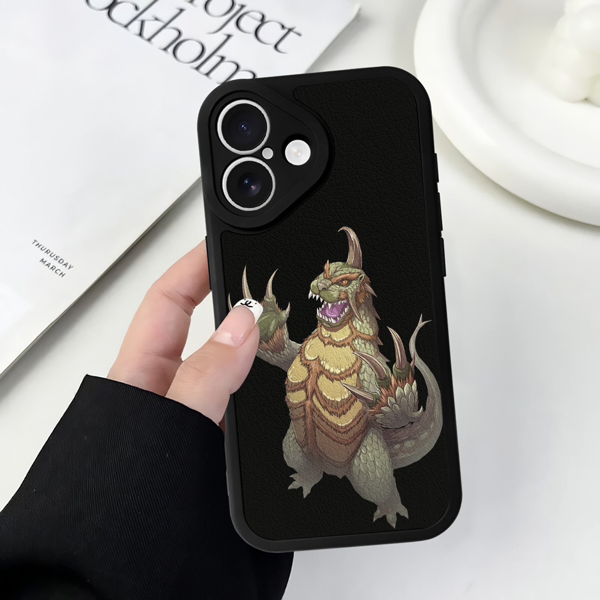 （画像用） ウルトラマン Ultraman 【iPhone 16シリーズ対応】シリコンスマホケース（レザー調） 材質：シリコン